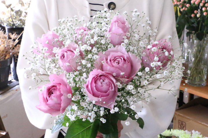 カスミソウと紫色のバラの花束 Lサイズ
