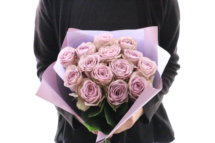 紫色のバラの花束（14本）-誇りに思います