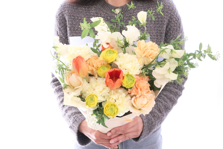 春のお花で束ねる花束 10,000円（黄色・オレンジ系）