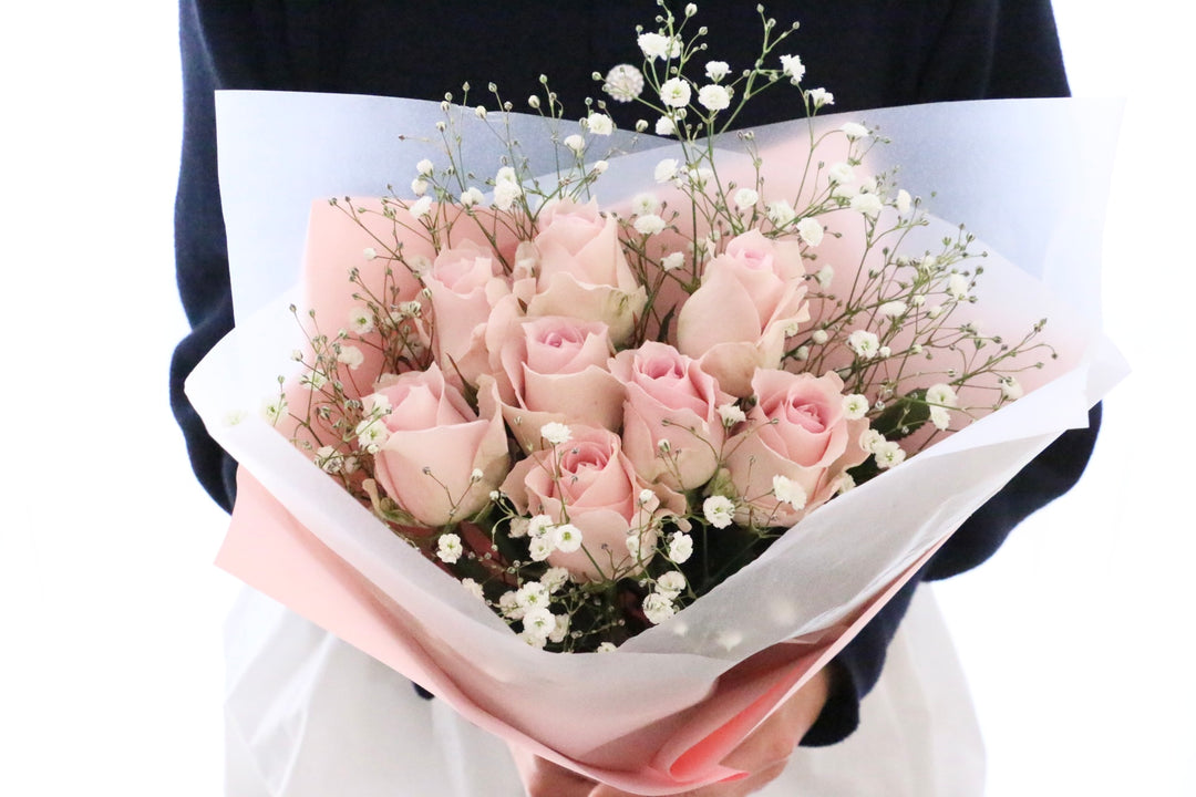 ピンク色バラとカスミソウの花束（8本）-あなたの思いやりに感謝します