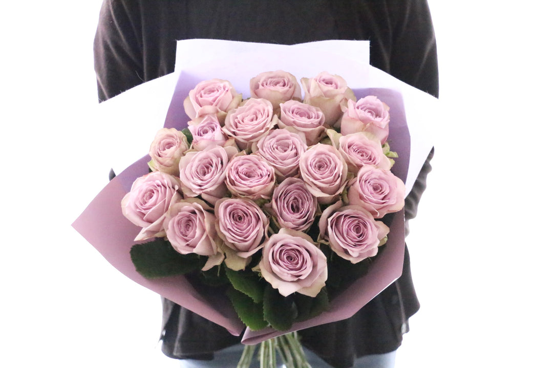 紫色のバラの花束（20本）