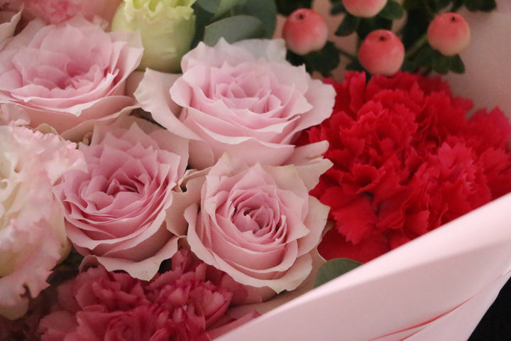 ピンク色バラ入りの花束 Mサイズ 8,000円