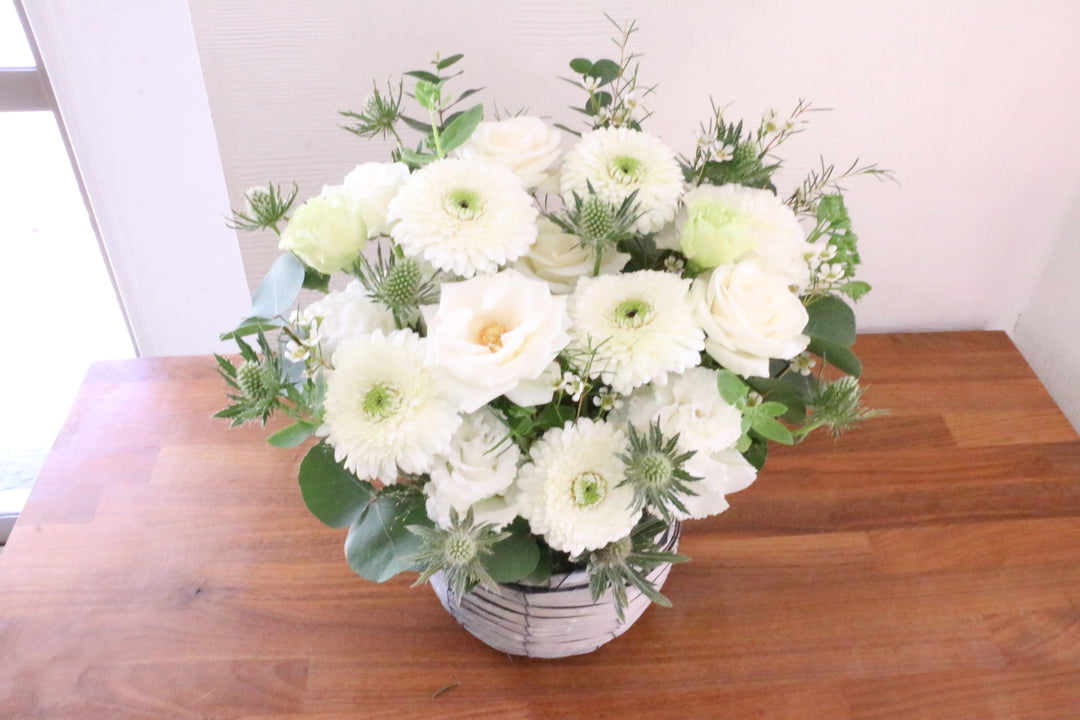 白・グリーンのアレンジメント 12,000円
