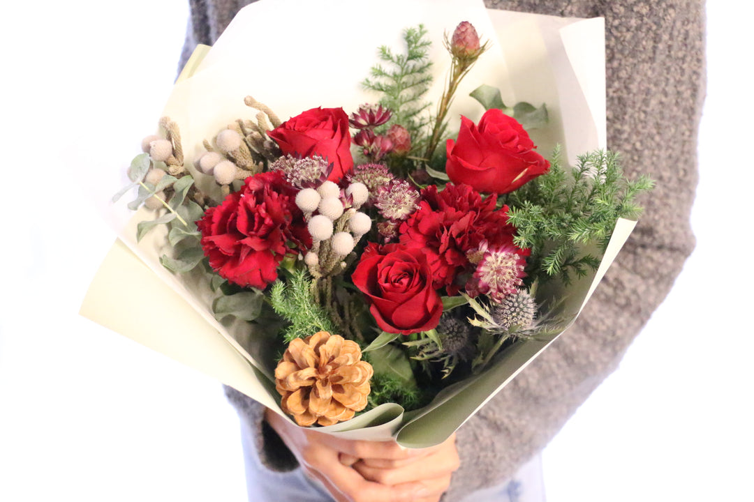 クリスマスの赤いバラ入り花束　Mサイズ　5,000円