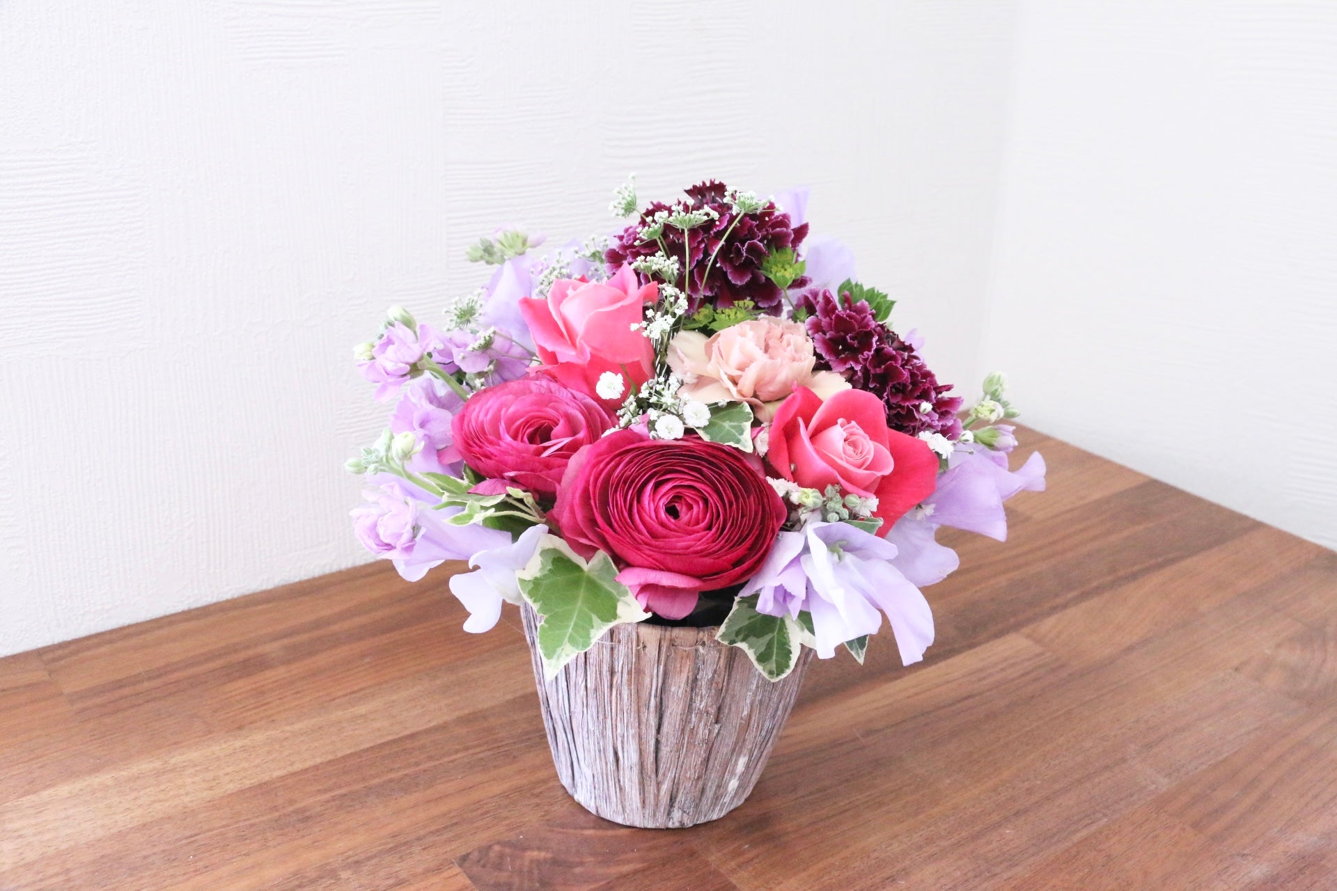 ピンク紫の造花アレンジメント ピンク紫の造花アレンジメント