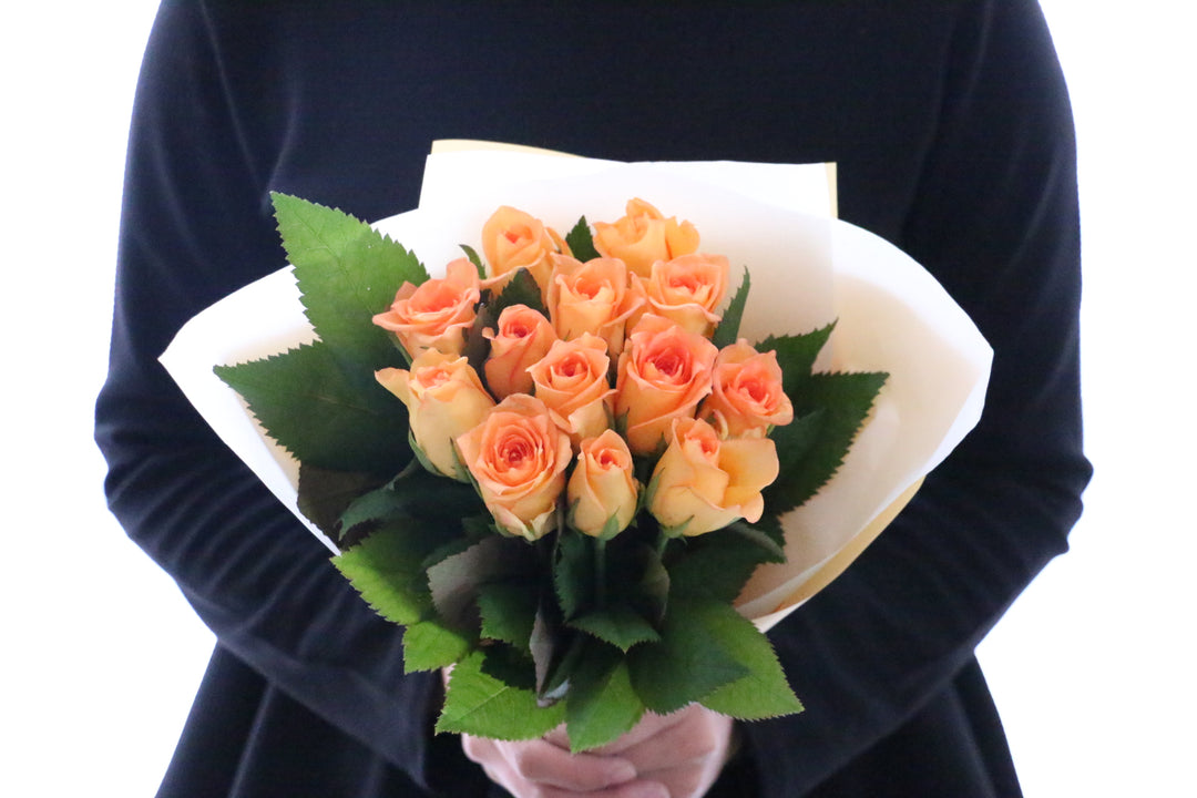 オレンジ色バラの花束（13本）-永遠の友情