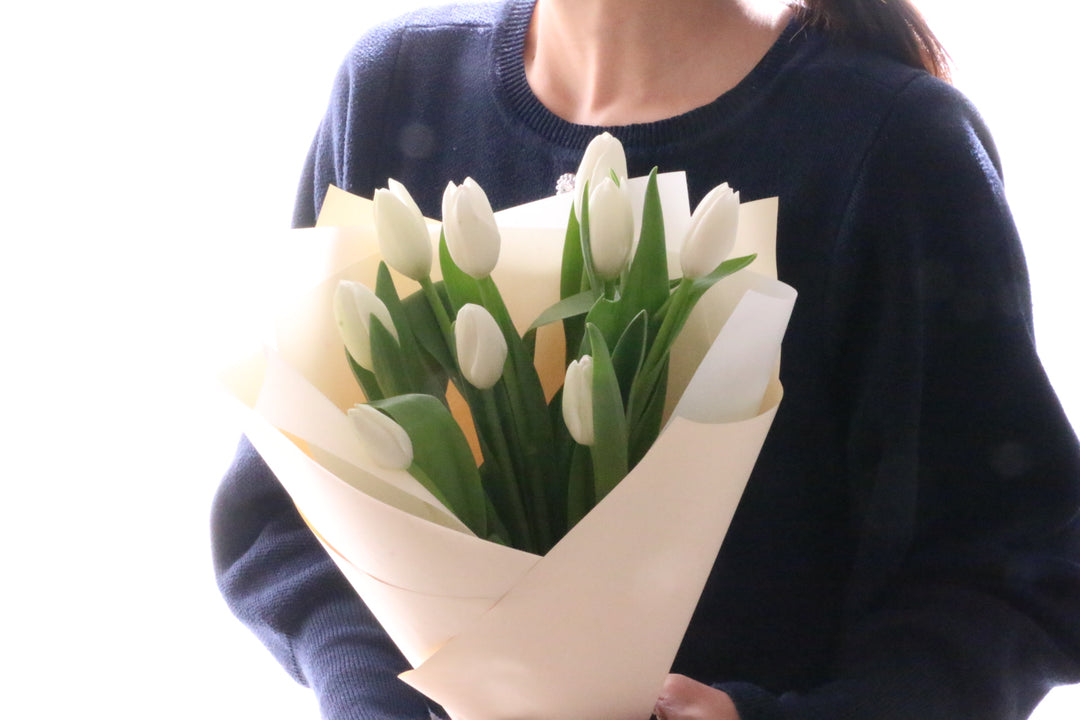 白のチューリップの花束（9本）