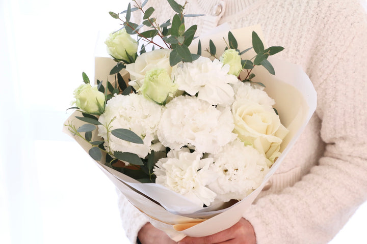 白・グリーンの花束 5,000円