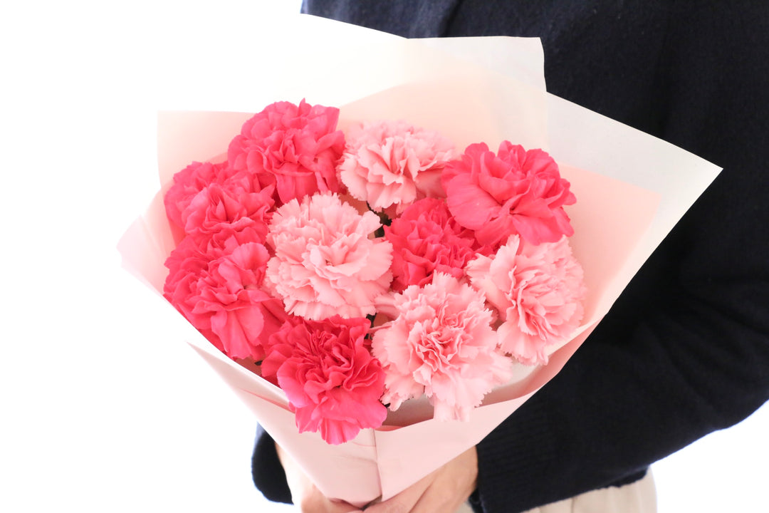 ピンク色ミックスのカーネーションの花束（10本）