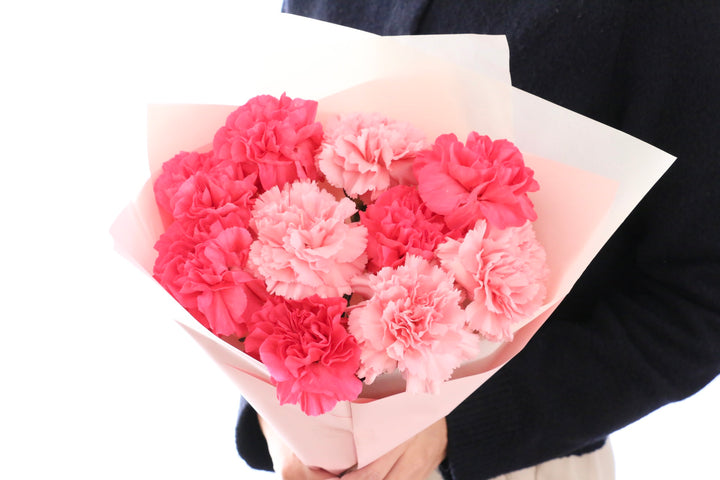 ピンク色ミックスのカーネーションの花束（10本）