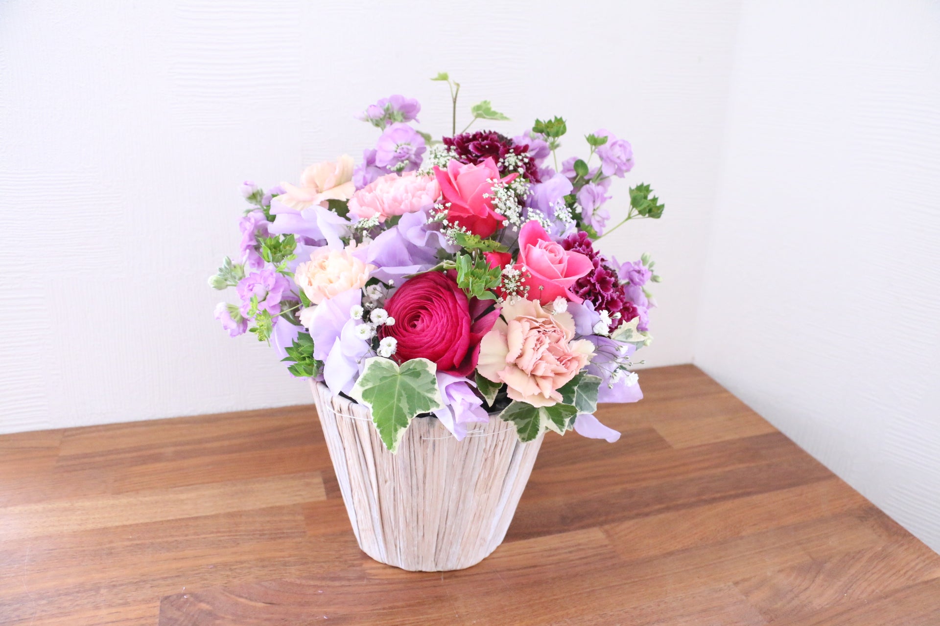 紫・ピンクのアレンジメント 8,000円 – 花・花束の通販サイト