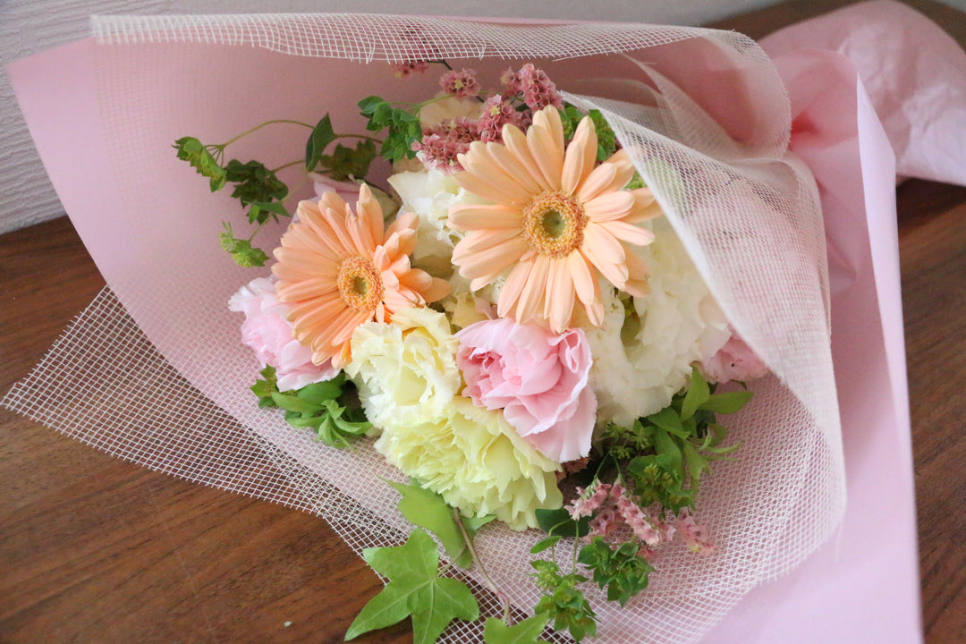 ピンク・黄色の花束　5,000円サイズ