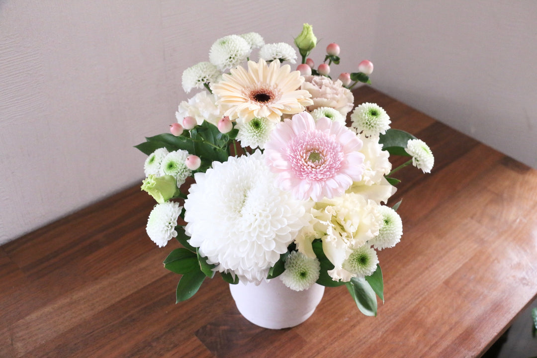 【供花】白色・ピンク色のお供えアレンジメント 5,000円