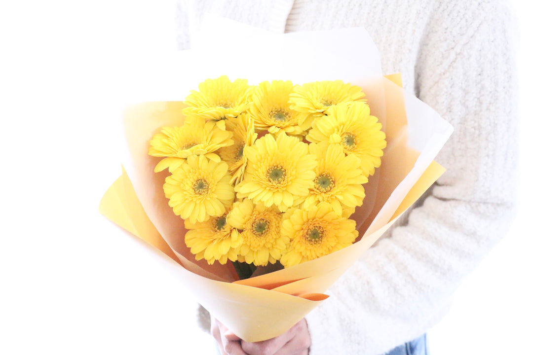 黄色のガーベラの花束（12本）-私の妻になってください