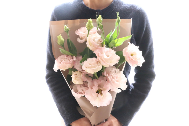 ピンク色のトルコキキョウの花束（4本）