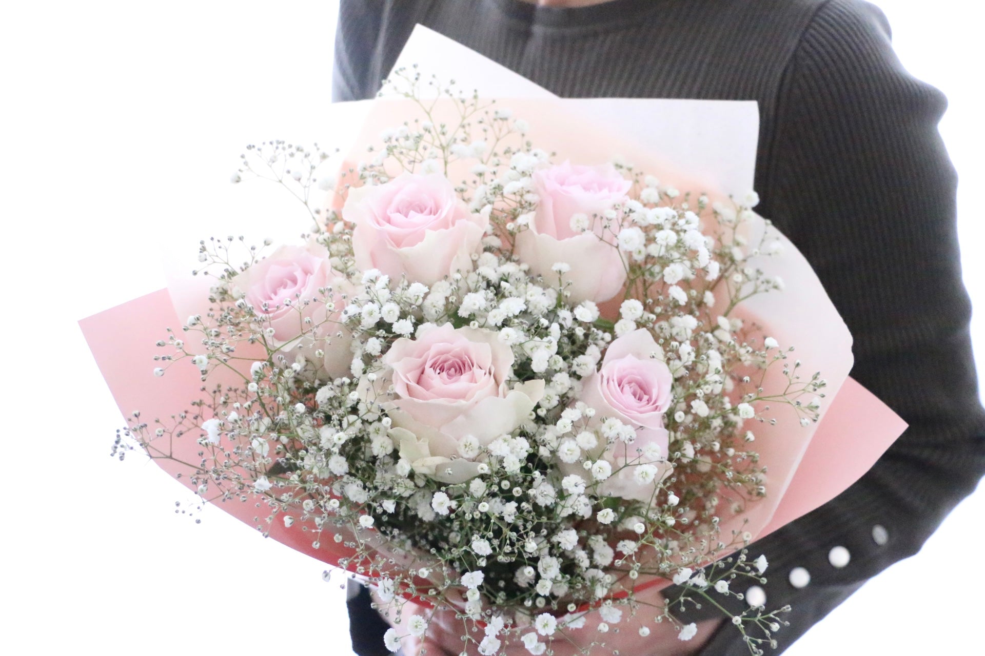 ドライフラワー スワッグ ガーランド❁761薔薇ローズ かすみ草 ピンク白 花束 ピンク色のバラ（5本）とカスミソウ（2本）の花束 4,500円 – 花・花束