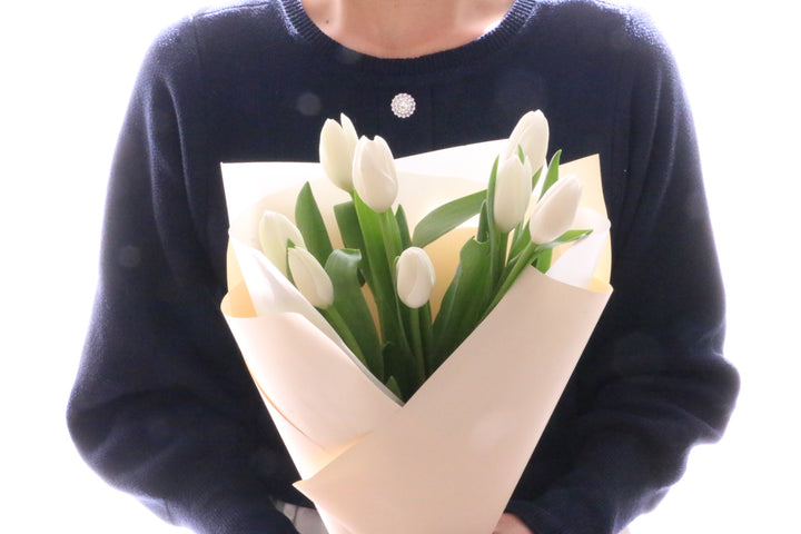 白のチューリップの花束（8本）
