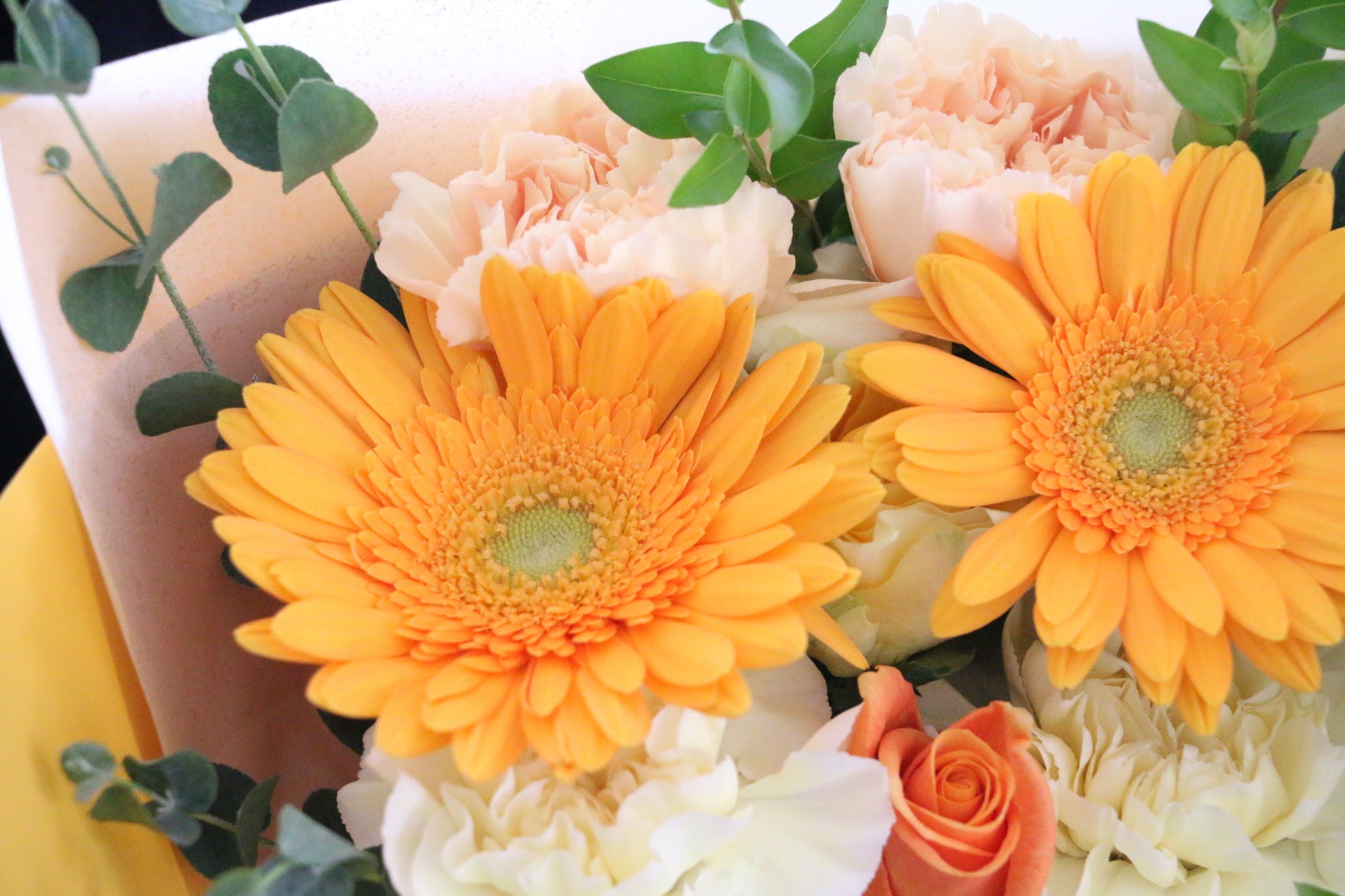 黄色・オレンジ色の花束 4,000円 – 花・花束の通販サイト｜HanaTaku