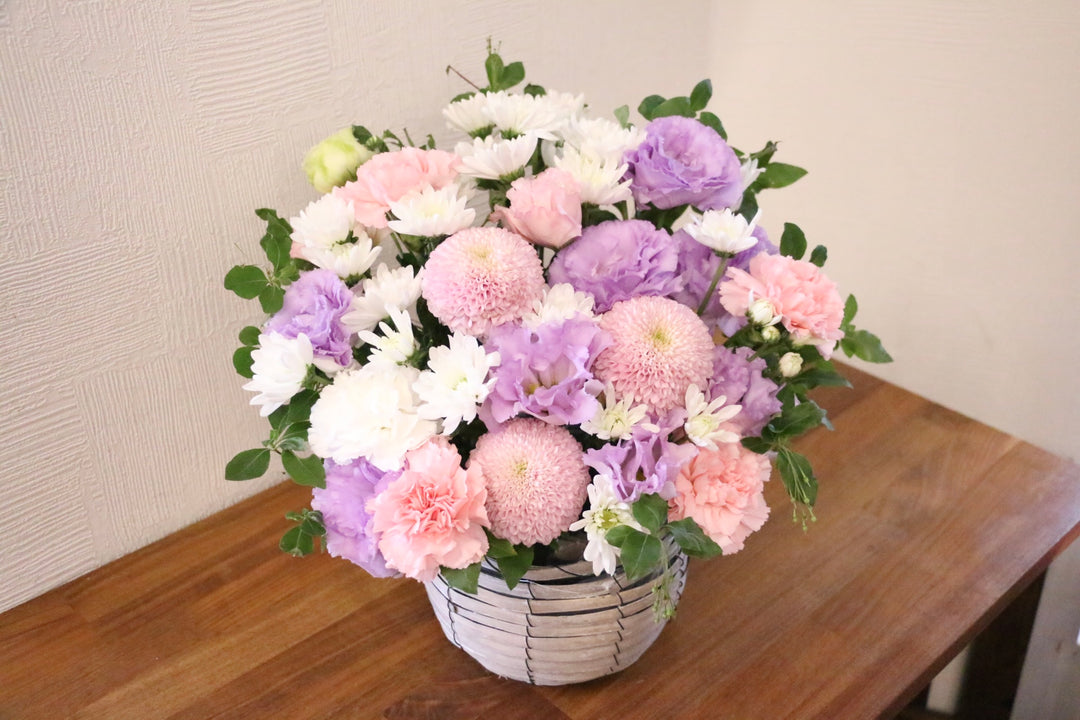 【供花】白色・ピンク色・紫色のお供えアレンジメント 10,000円