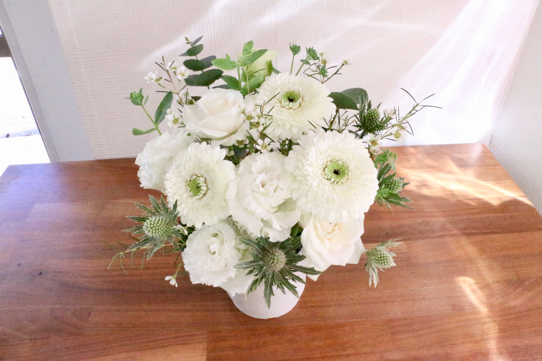 白・グリーンのアレンジメント 7,000円
