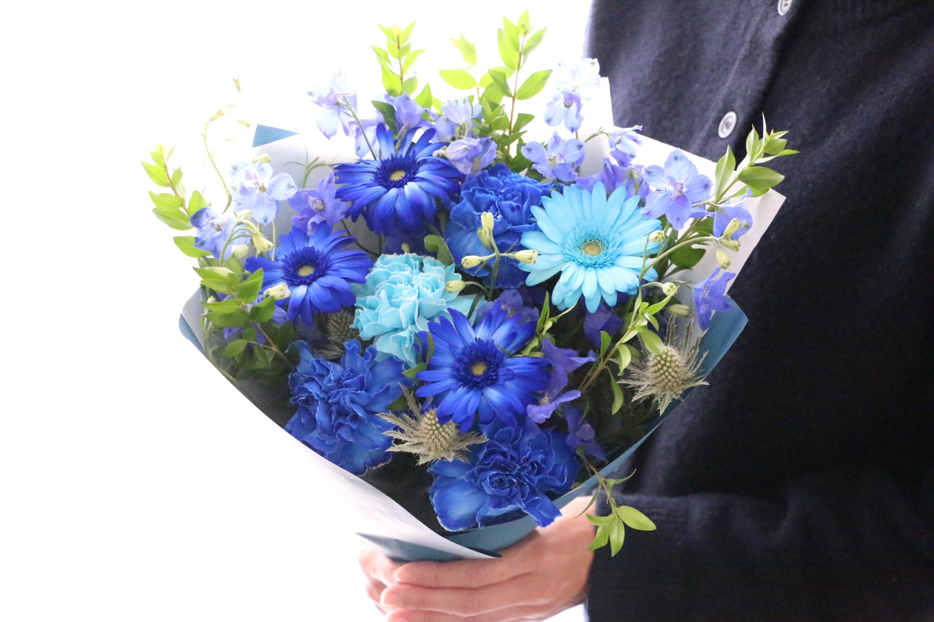 水色・青・白の花束 7,000円 – 花・花束の通販サイト｜HanaTaku