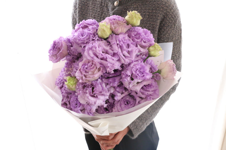 紫色のトルコキキョウの花束（7本）