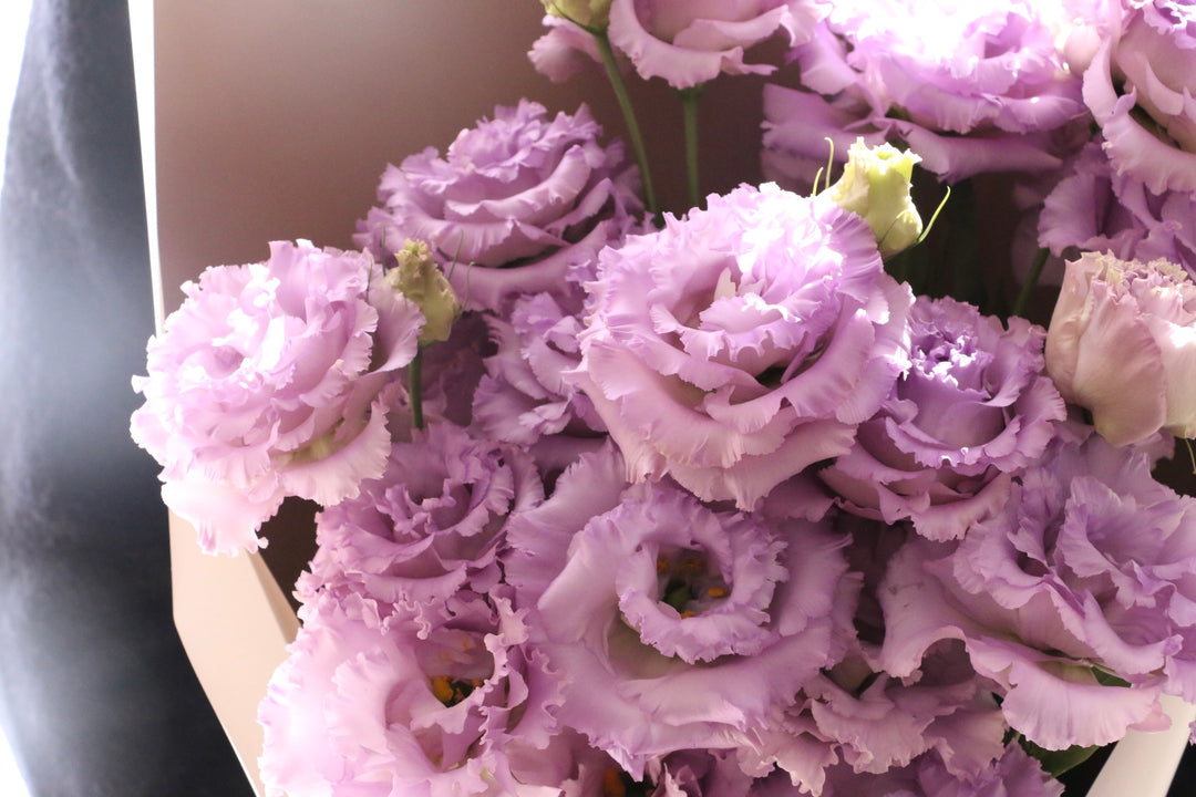 紫色のトルコキキョウの花束（6本）