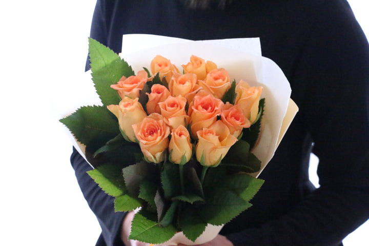 オレンジ色バラの花束（14本）-誇りに思います