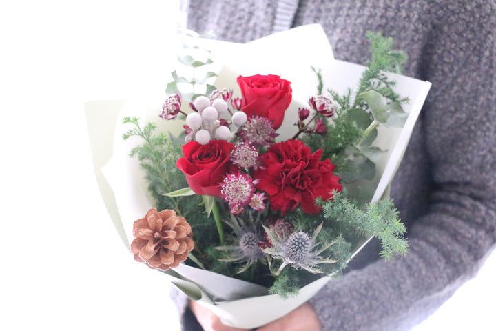 クリスマスの赤いバラ入り花束　Sサイズ　3,500円