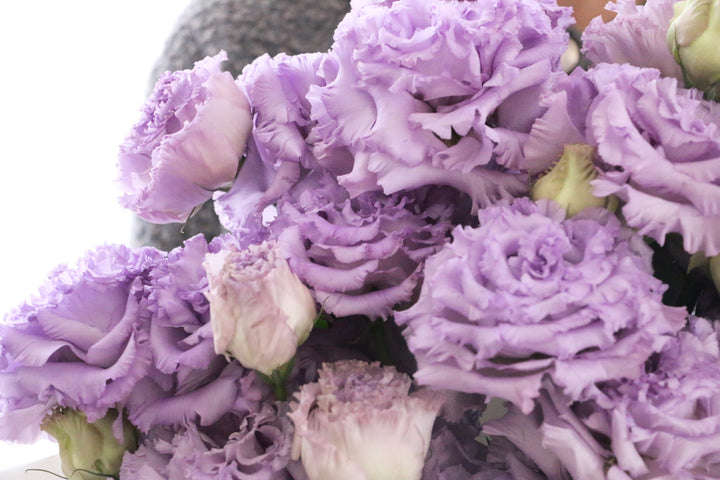 紫色のトルコキキョウの花束（9本）