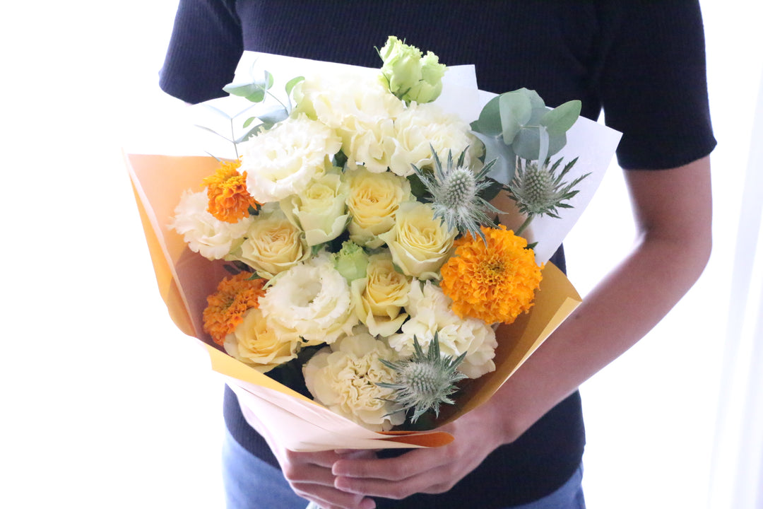黄色バラ入りの花束 Mサイズ 8,000円