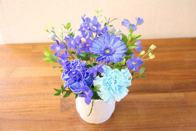 青・水色・白のアレンジメント 3,000円