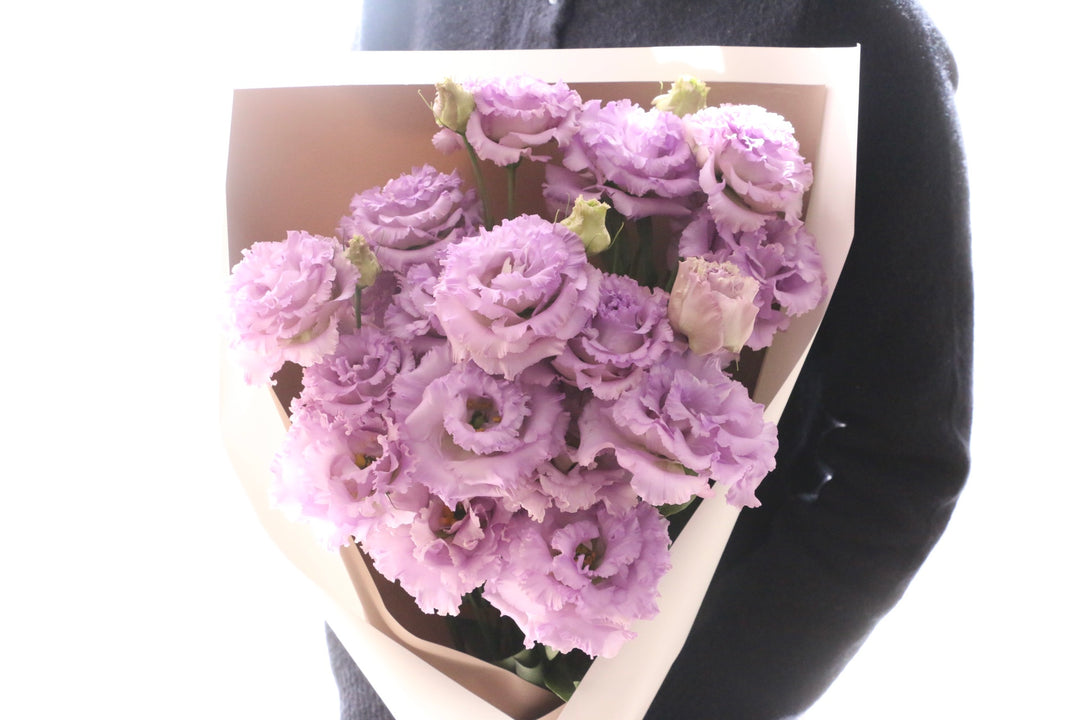 紫色のトルコキキョウの花束（6本）