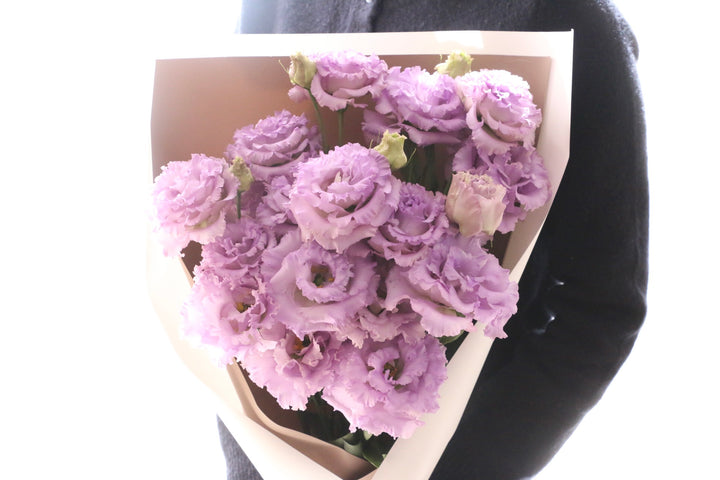 紫色のトルコキキョウの花束（6本）