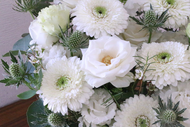 白・グリーンのアレンジメント 15,000円