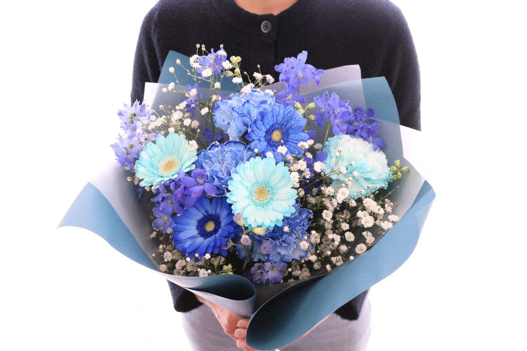 カスミソウ入り水色・青・白の花束 5,000円