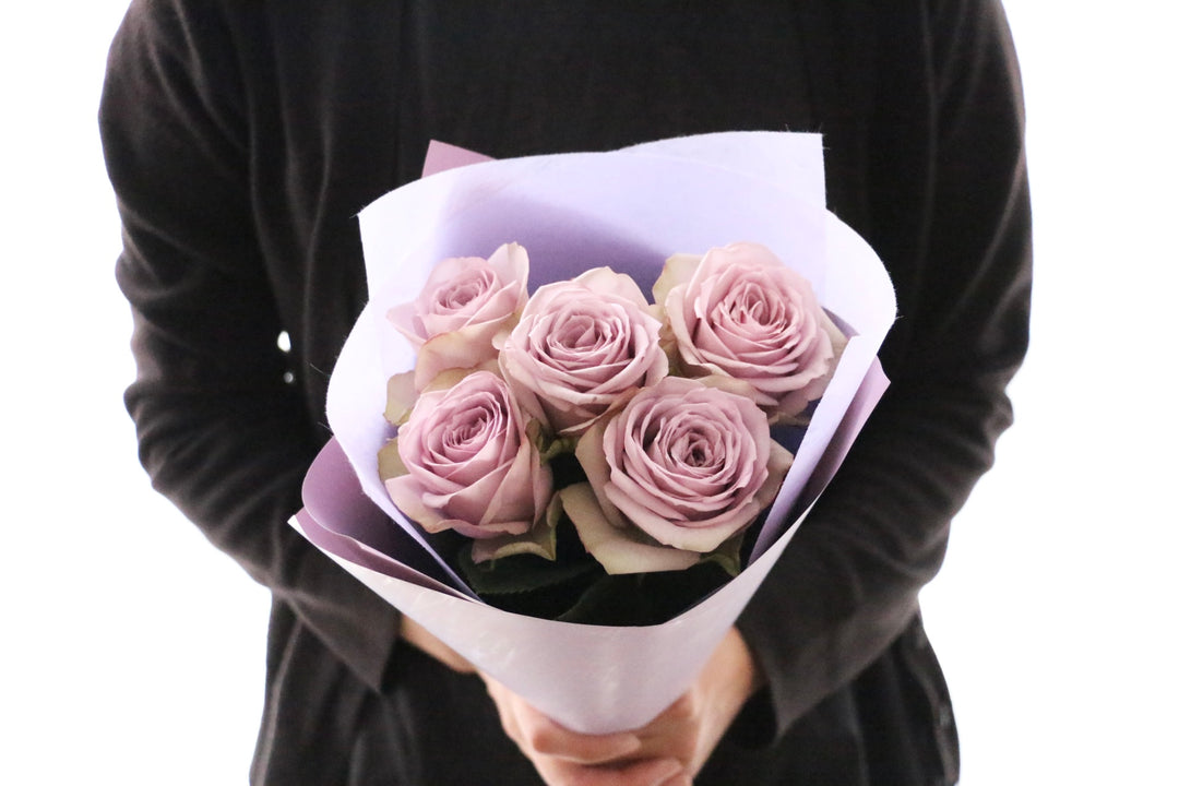 紫色のバラの花束（5本）-あなたに出会えて心から嬉しいです