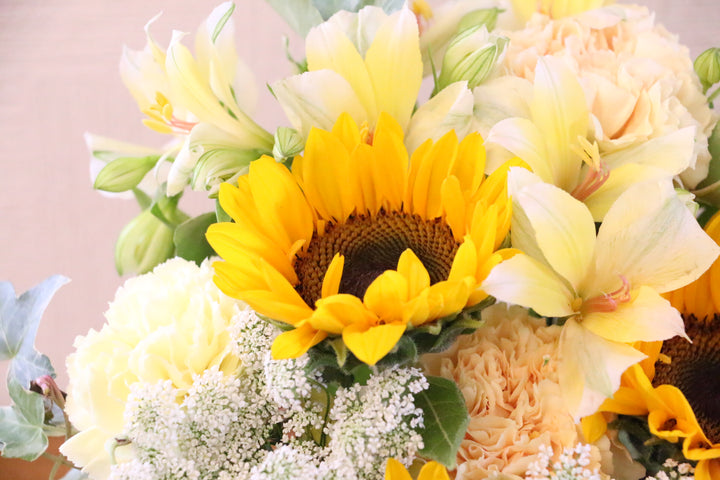 ひまわり入りのアレンジメント 7,000円