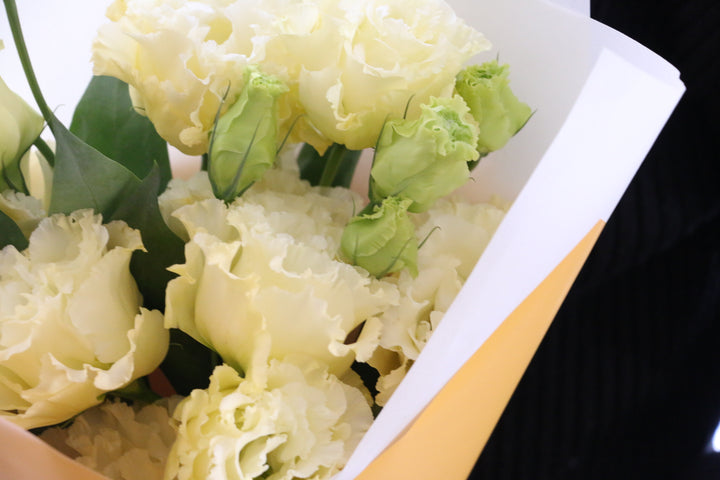 クリーム色のトルコキキョウの花束（4本）