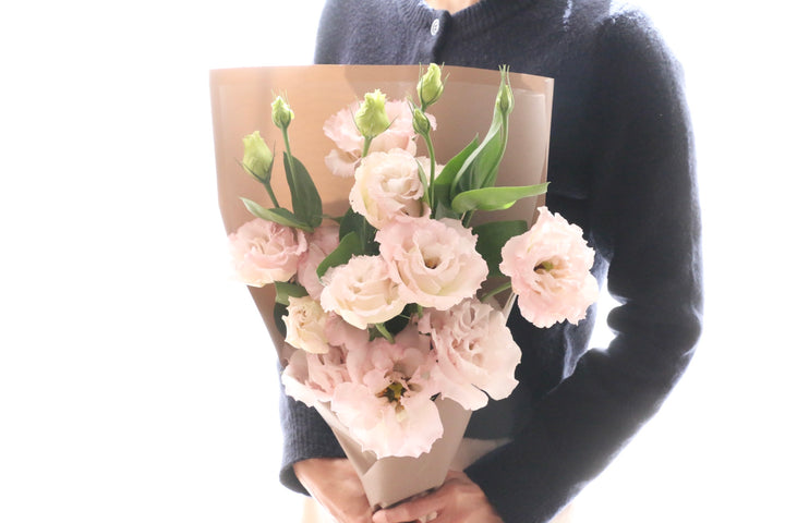 ピンク色のトルコキキョウの花束（4本）