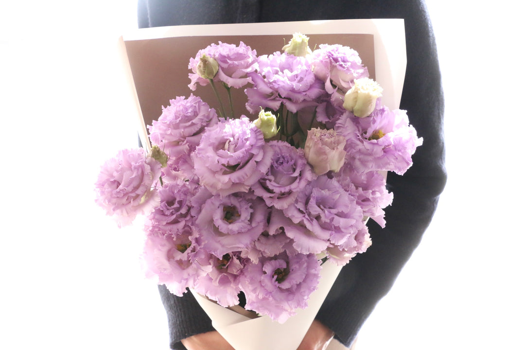 紫色のトルコキキョウの花束（7本）