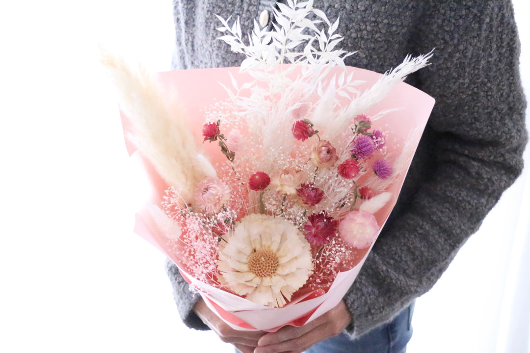ピンク色のドライフラワーの花束 Mサイズ　5,000円