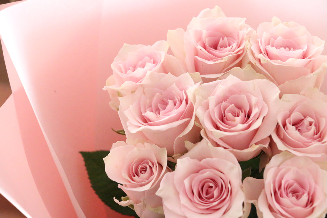 9本のピンク色のバラの花束