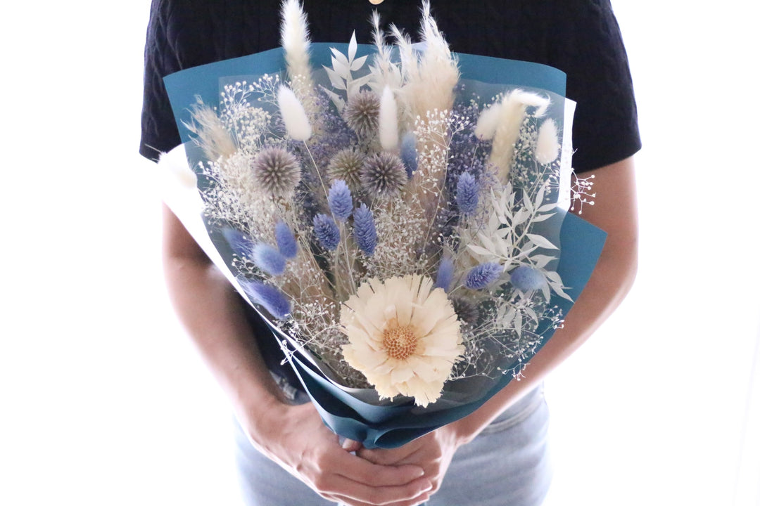 青系のドライフラワーの花束 Mサイズ　5,000円