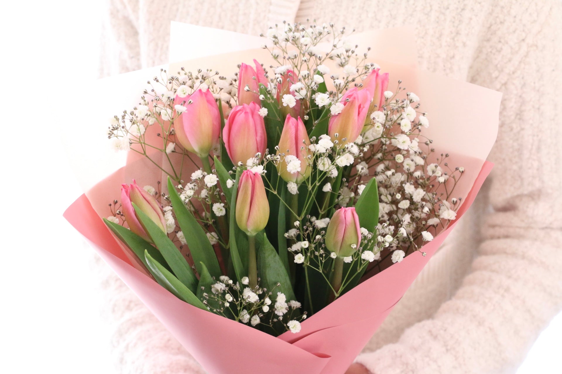 ピンクのチューリップ（10本）とカスミソウの花束 – 花・花束の通販