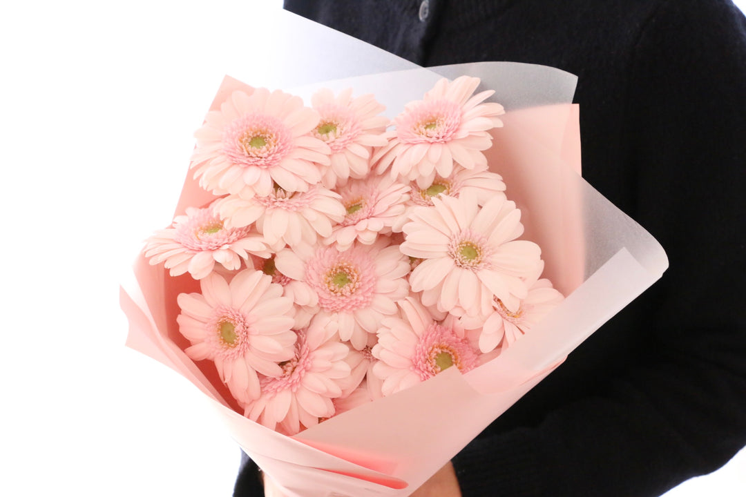 ピンク色のガーベラの花束（18本）-誠実