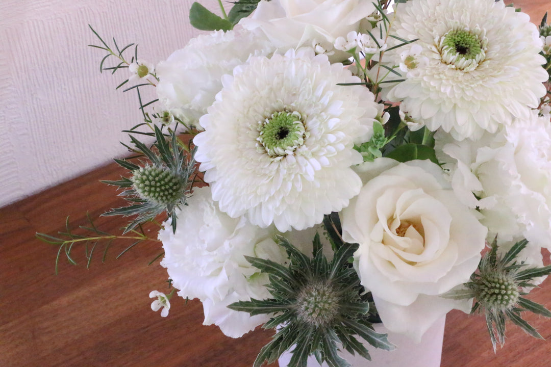 白・グリーンのアレンジメント 6,000円