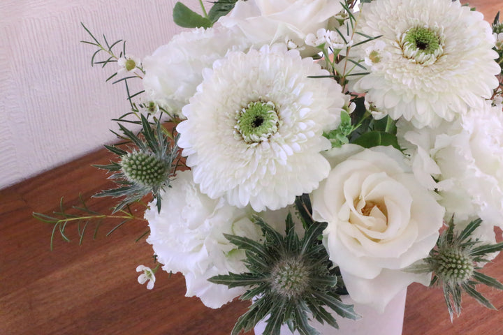 白・グリーンのアレンジメント 6,000円