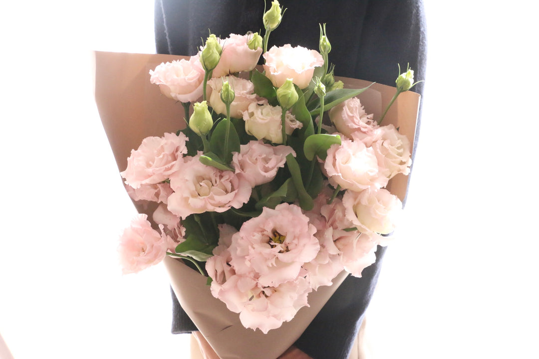 ピンク色のトルコキキョウの花束（8本）