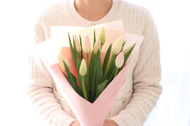 淡いピンクのチューリップの花束（9本）